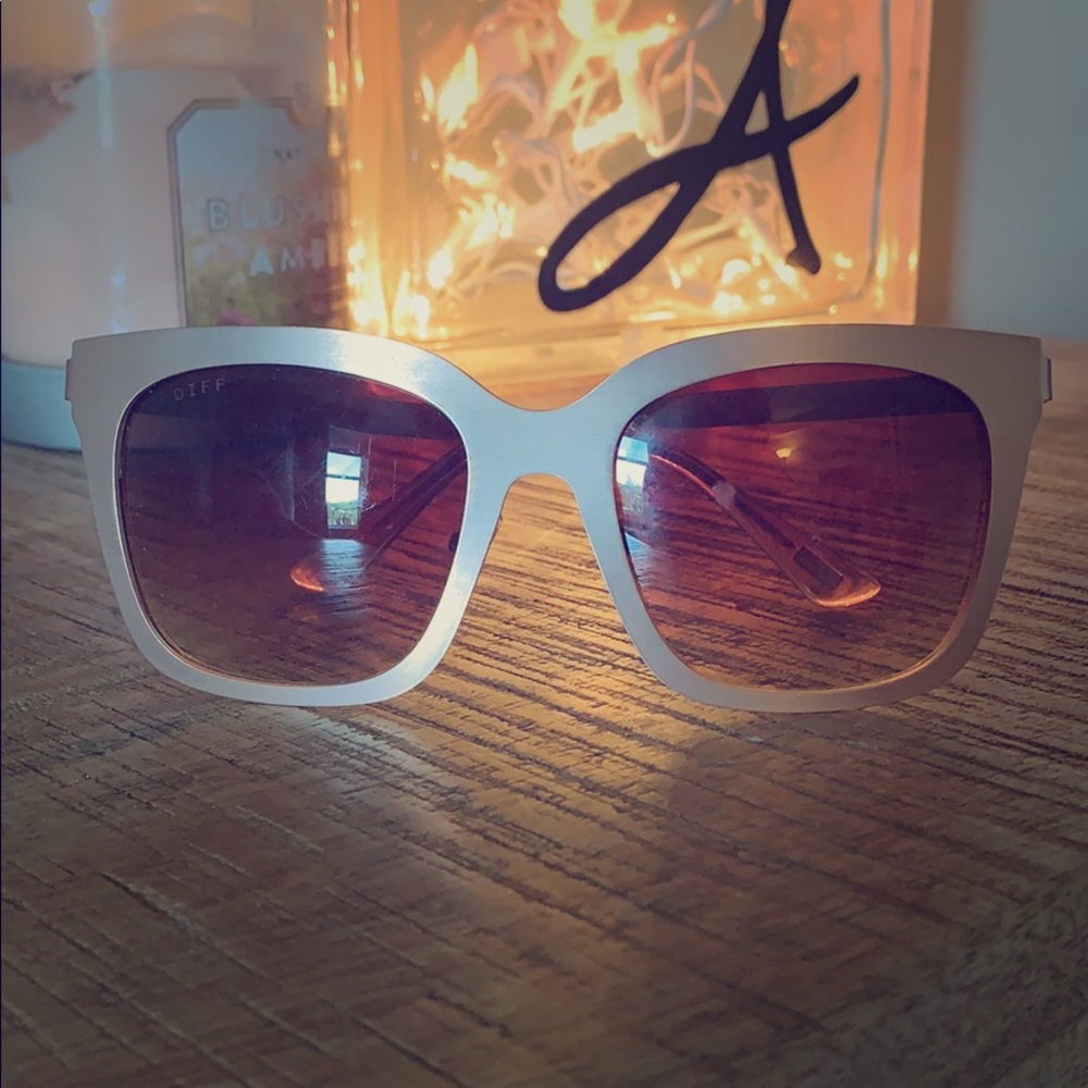 DIFF Sunglasses in style “Ella”